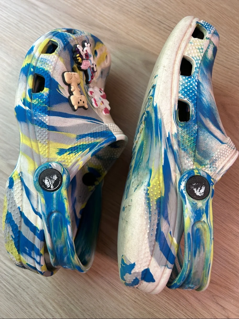 CROCS Kids' Classic Tie-Dye Marble Clogs with Charms size J 1 Little Kids